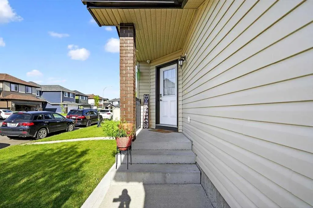 143 Saddleland Crescent NE