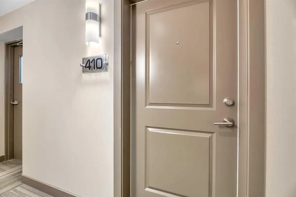 24 Varsity Estates Circle NW, #410