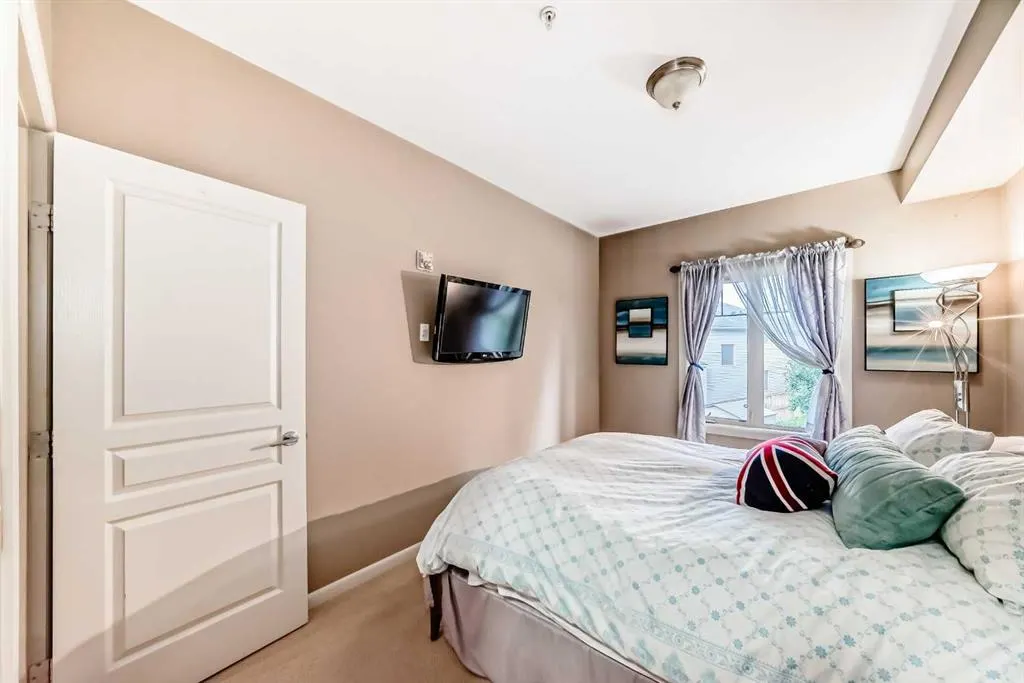 52 Cranfield Link SE, #212