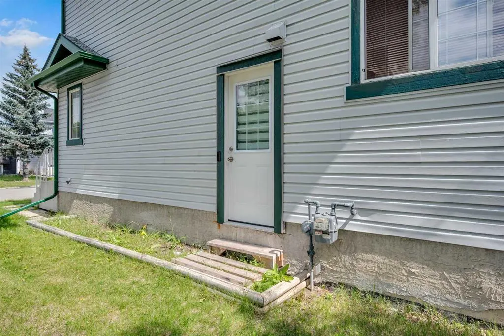 148 Tarington Park NE