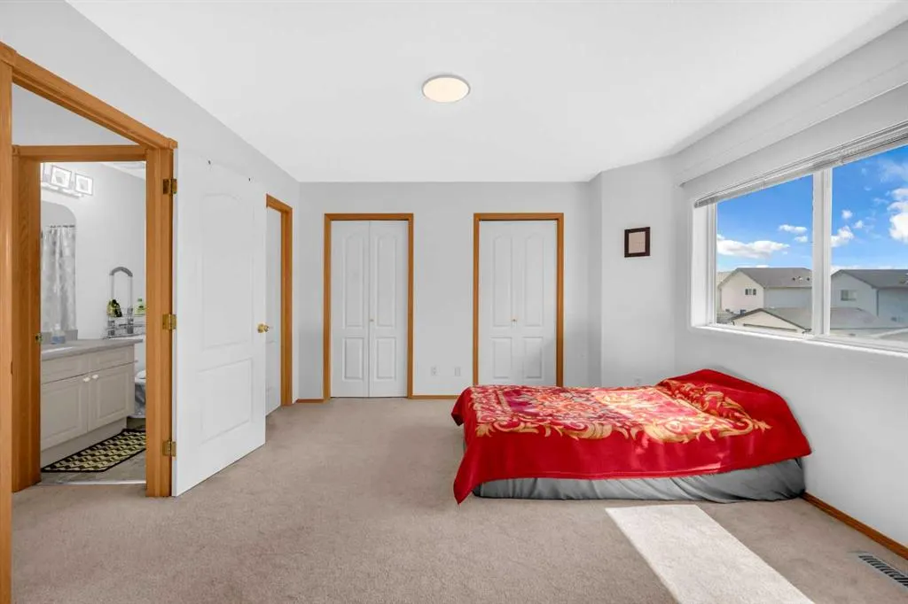 148 Tarington Park NE