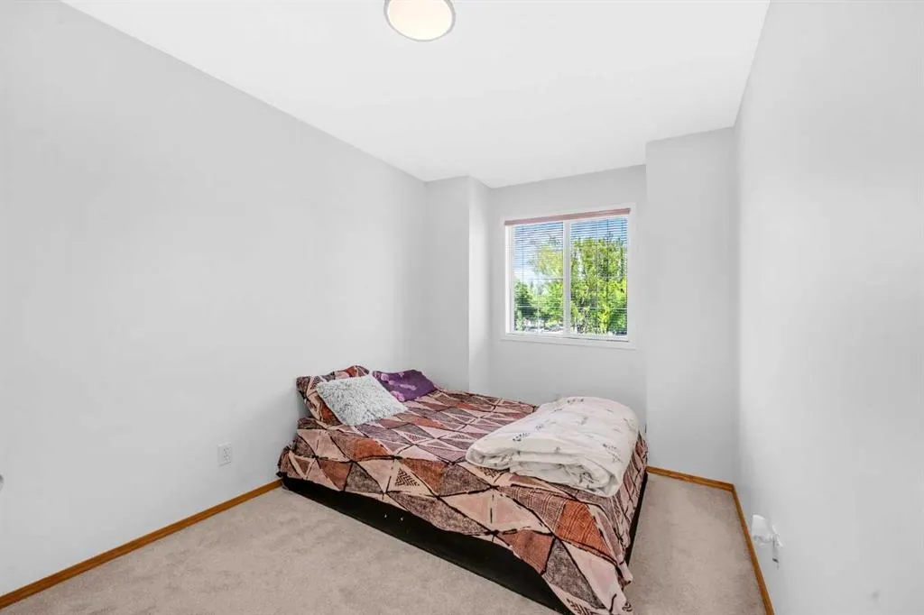 148 Tarington Park NE