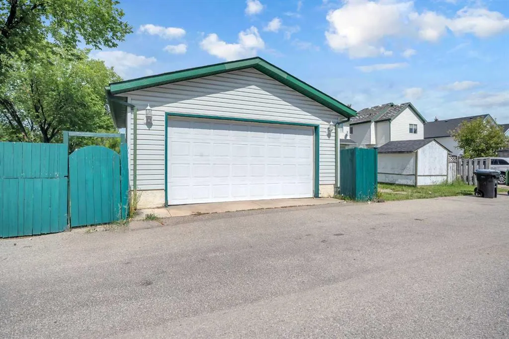 148 Tarington Park NE