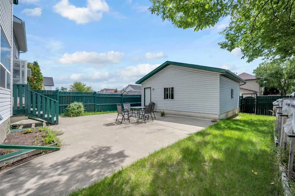 148 Tarington Park NE