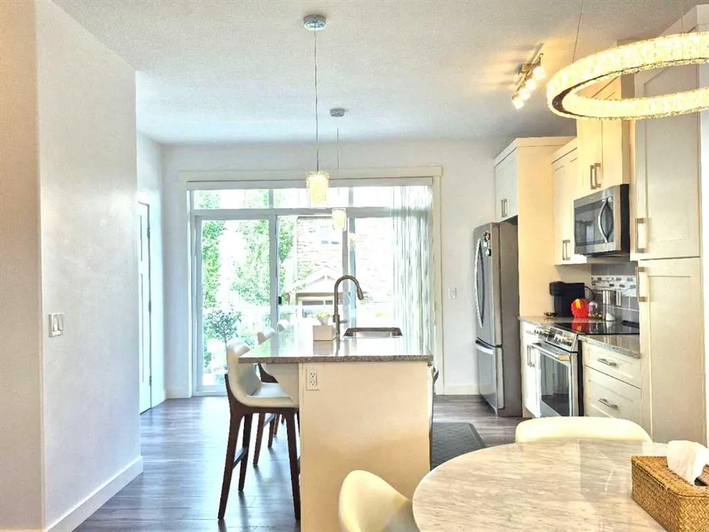 641 Evanston Manor NW