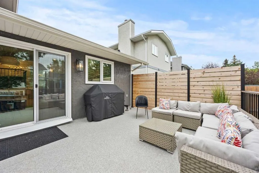 8285 Edgebrook Drive NW