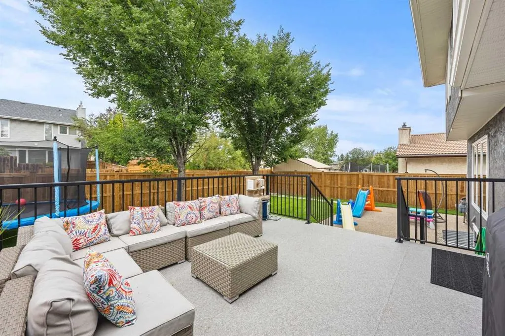 8285 Edgebrook Drive NW