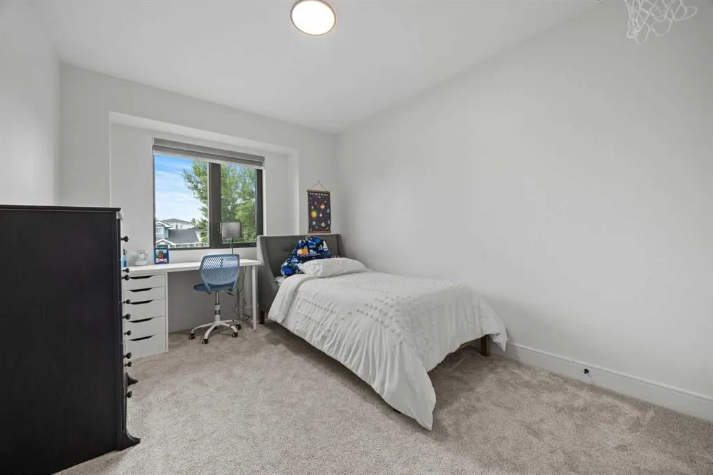 8285 Edgebrook Drive NW