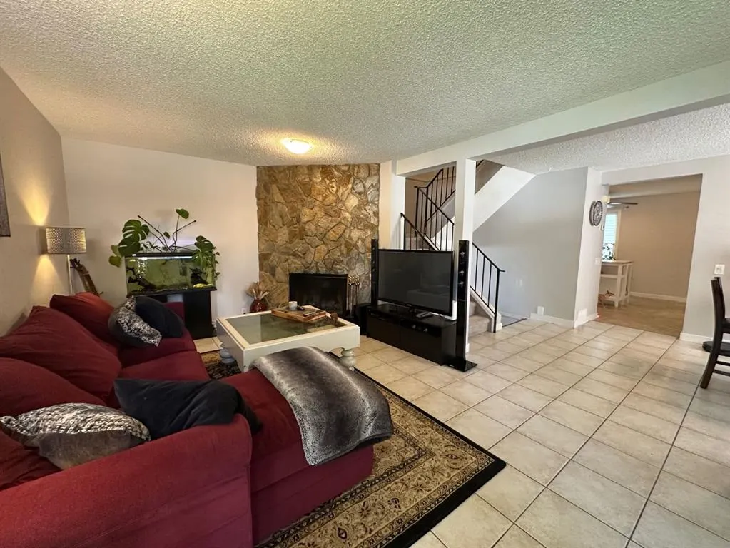 232 Midpark Gardens SE