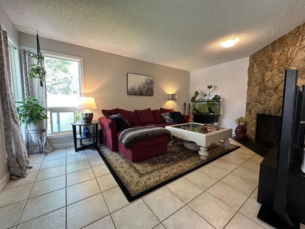 232 Midpark Gardens SE