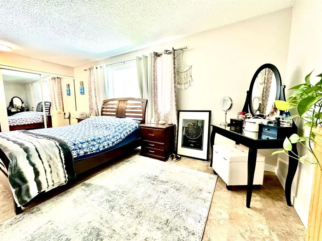 232 Midpark Gardens SE