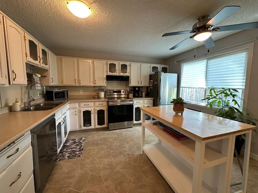 232 Midpark Gardens SE