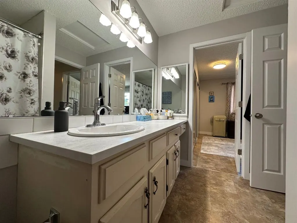232 Midpark Gardens SE
