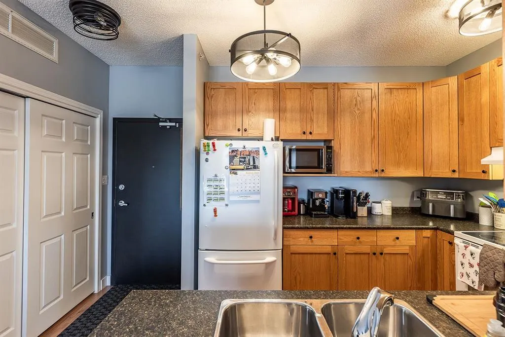 194 Sunrise Circle SW, #403