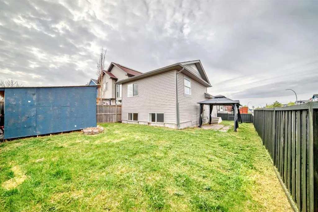 324 Taradale Drive NE