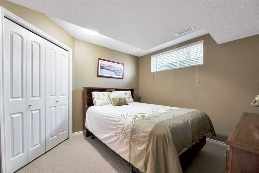266 Rockborough Green NW