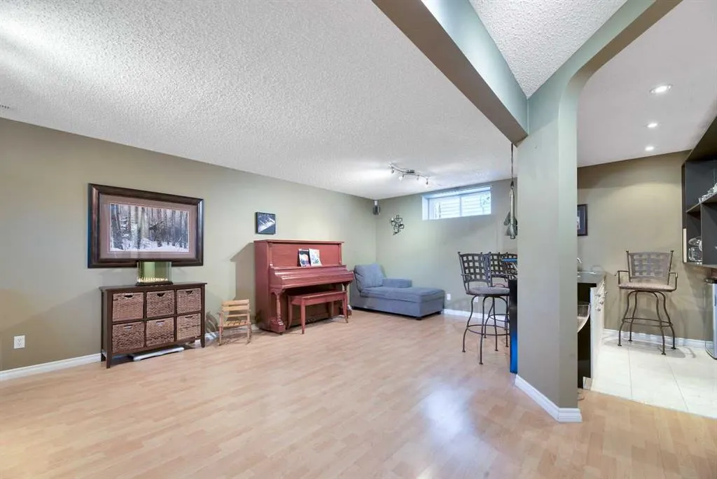 266 Rockborough Green NW
