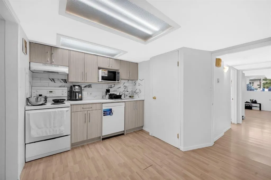 4013 & 4015 Vance Place NW