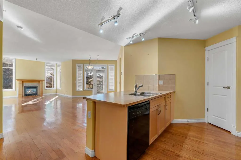 2121 98 Avenue SW, #305
