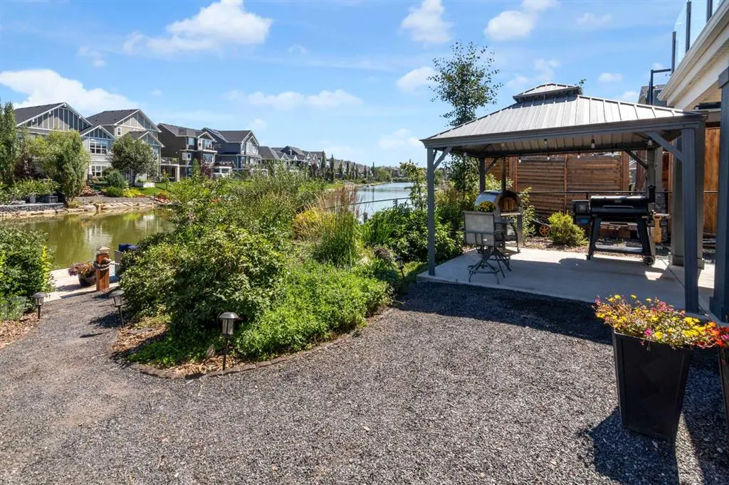 381 Bayside Crescent