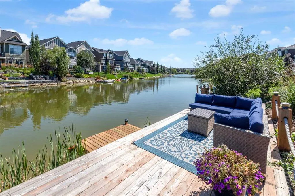 381 Bayside Crescent