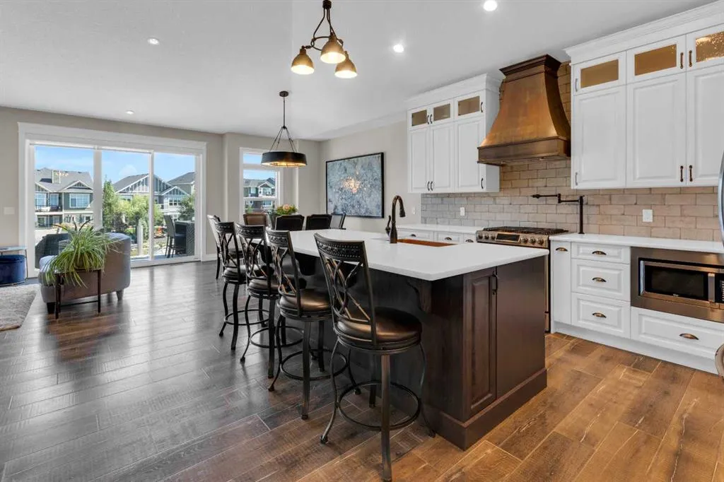381 Bayside Crescent