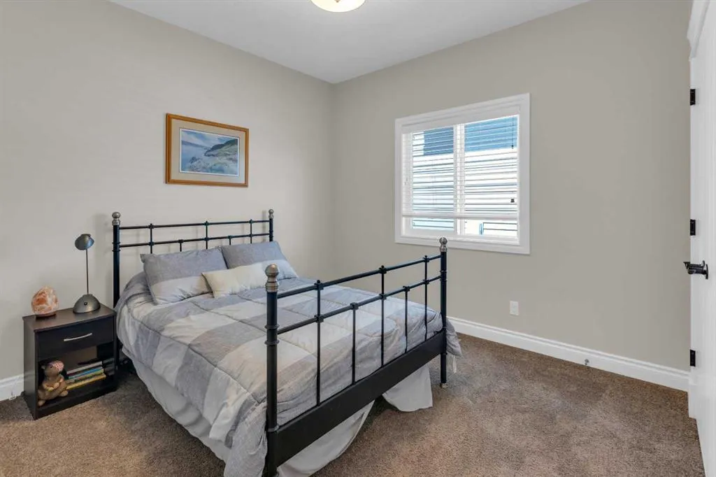 381 Bayside Crescent
