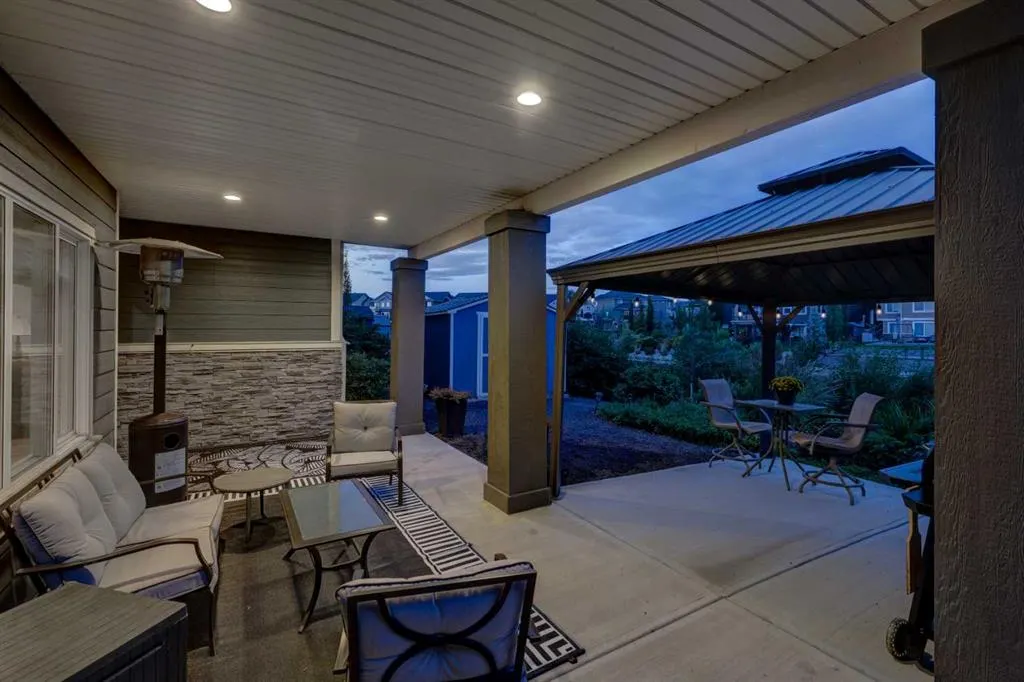 381 Bayside Crescent