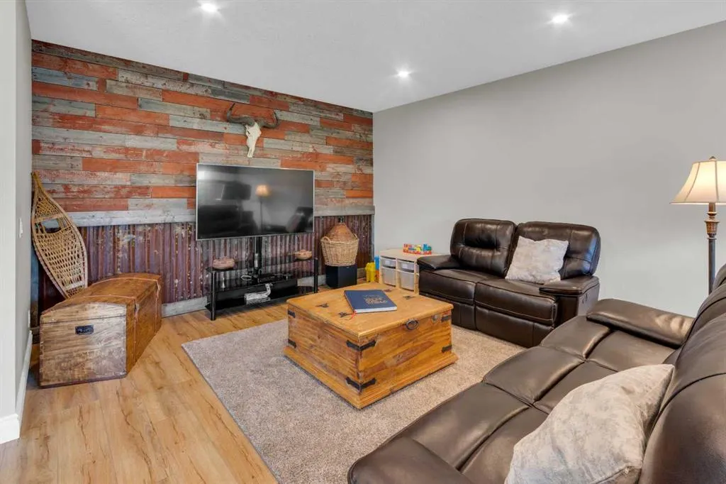 381 Bayside Crescent