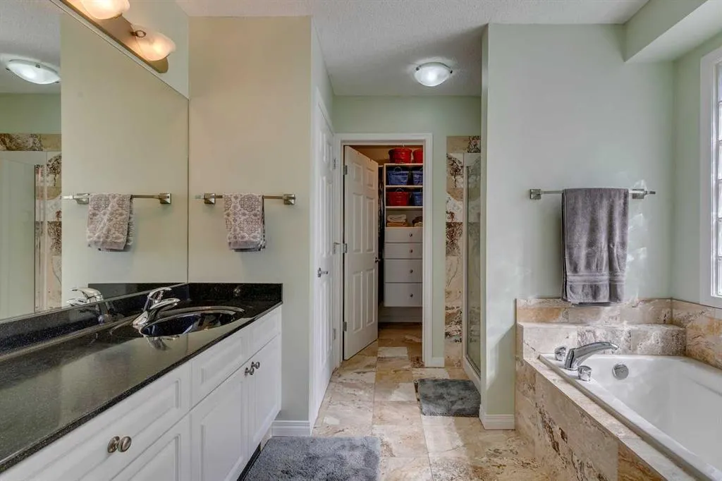 701 Cimarron Close