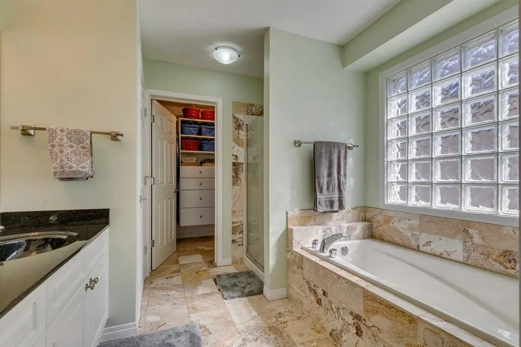701 Cimarron Close
