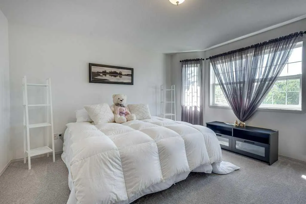 7 Adams Close