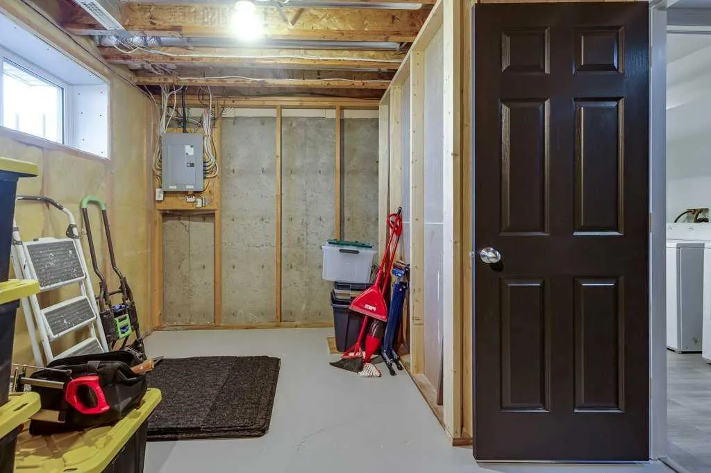 7 Adams Close