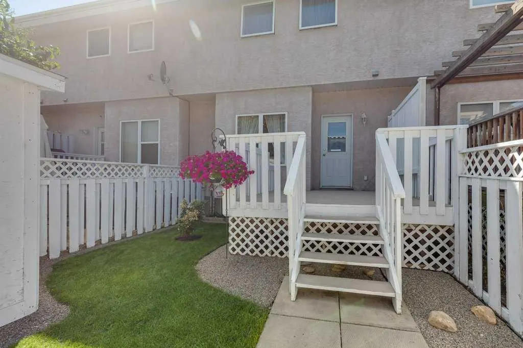 7 Adams Close