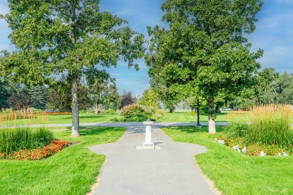 1407 Kensington Close NW, #204