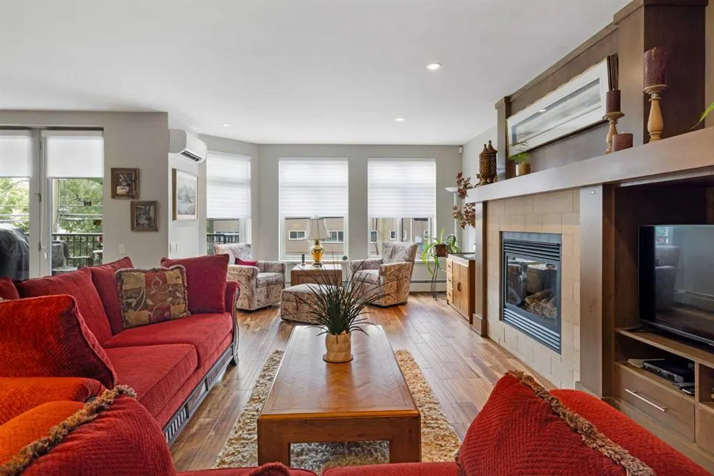 1407 Kensington Close NW, #204