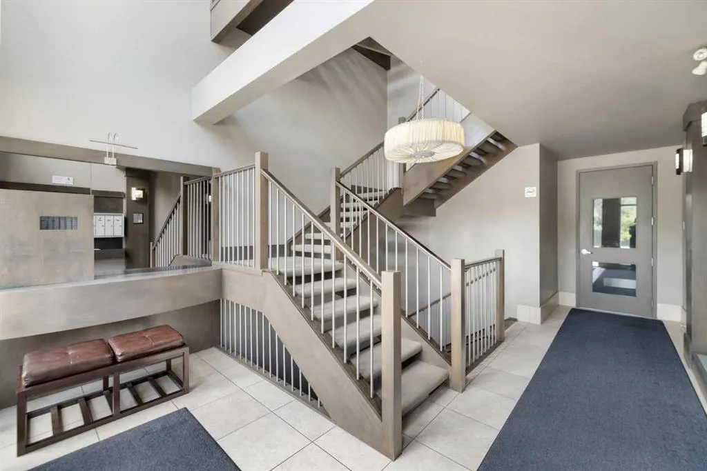 1407 Kensington Close NW, #204