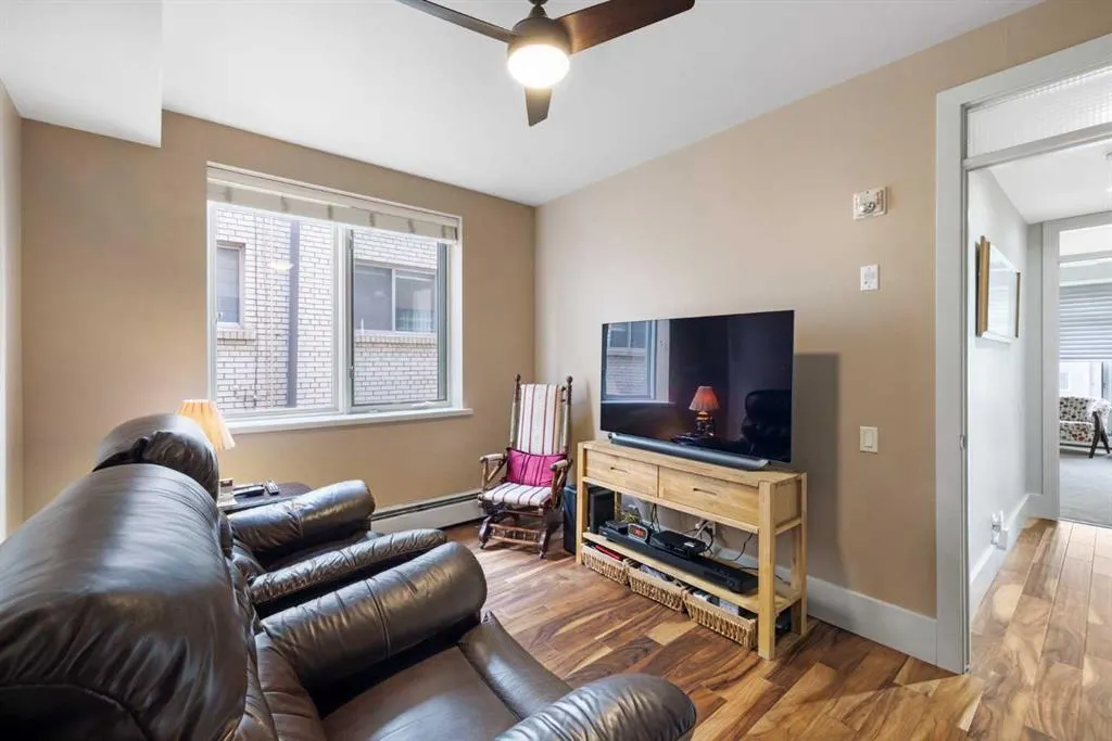 1407 Kensington Close NW, #204