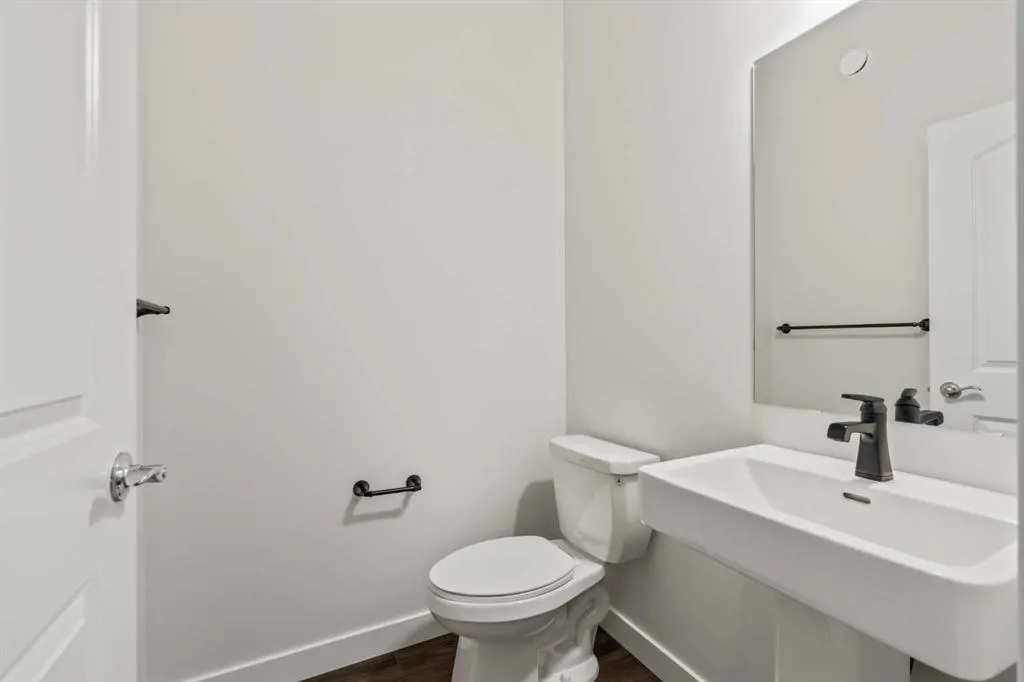 67 Silver Spruce Bay SW