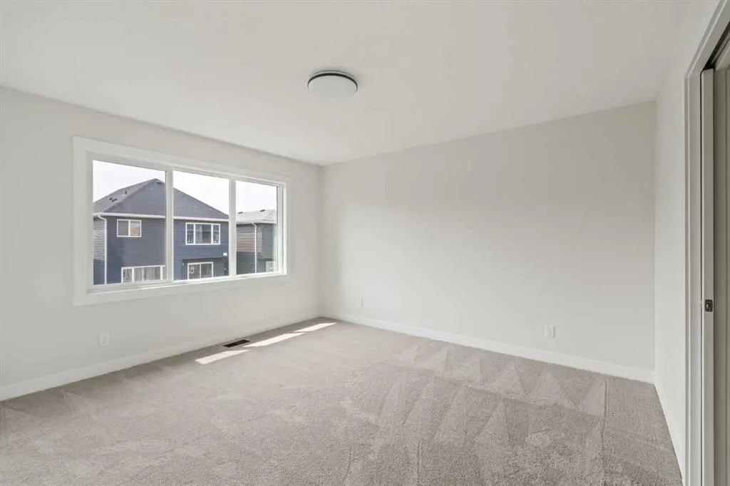 67 Silver Spruce Bay SW