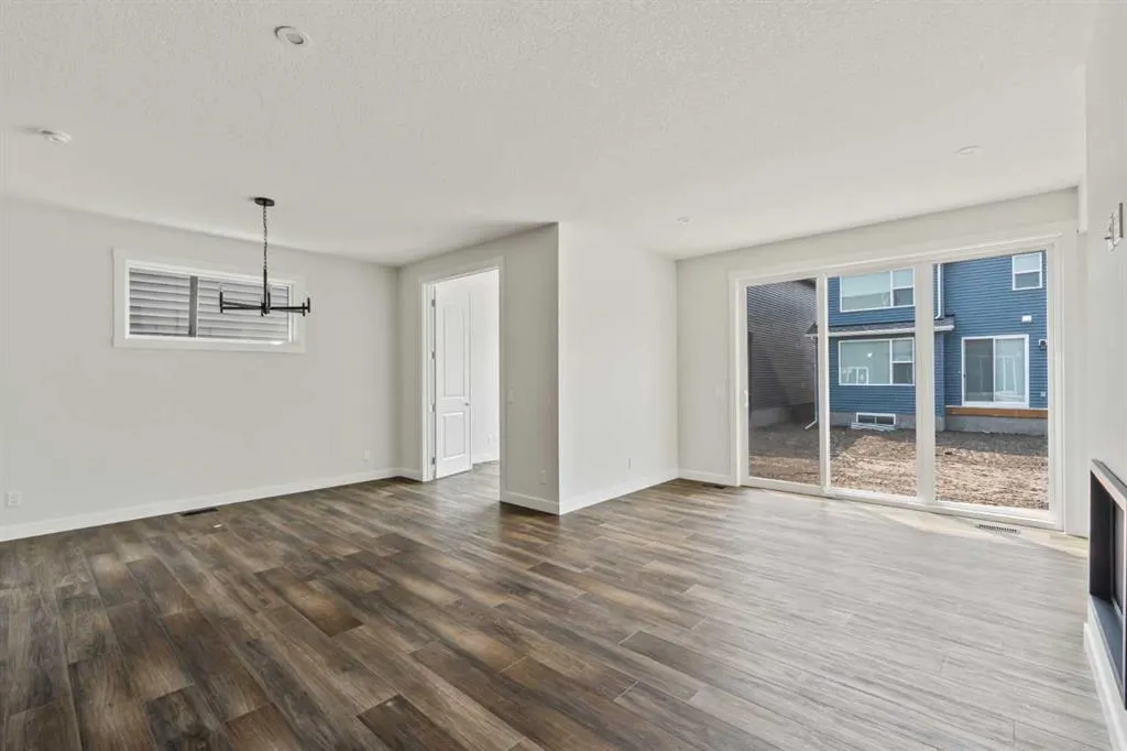 67 Silver Spruce Bay SW