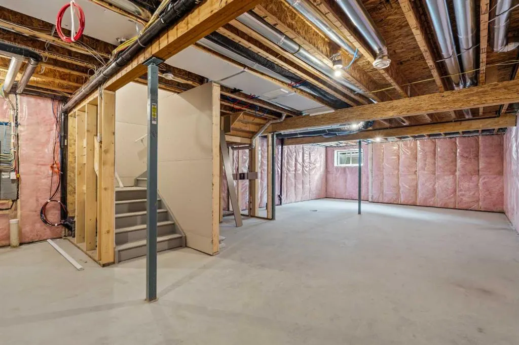 67 Silver Spruce Bay SW
