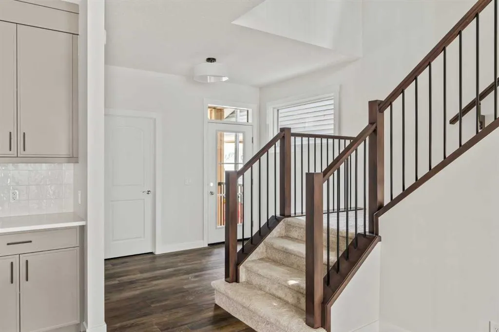 67 Silver Spruce Bay SW