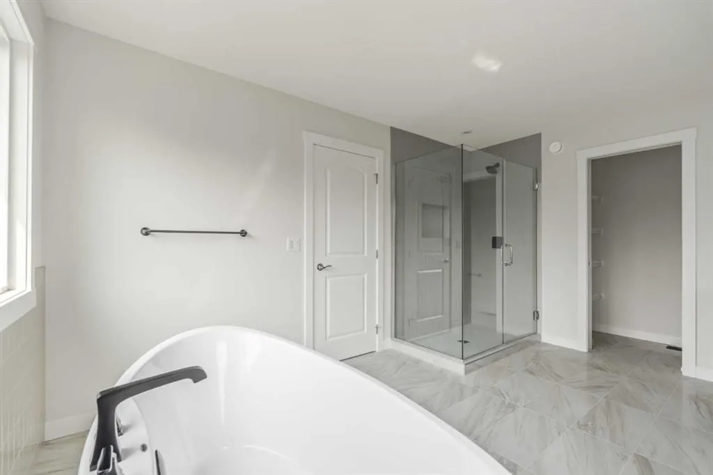 67 Silver Spruce Bay SW