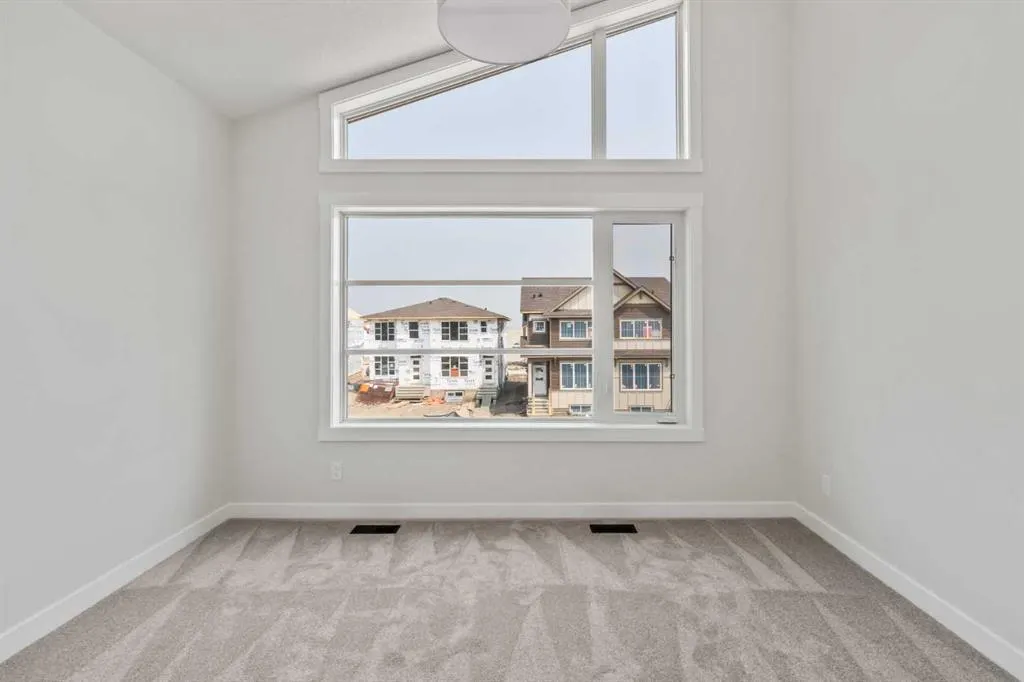 67 Silver Spruce Bay SW
