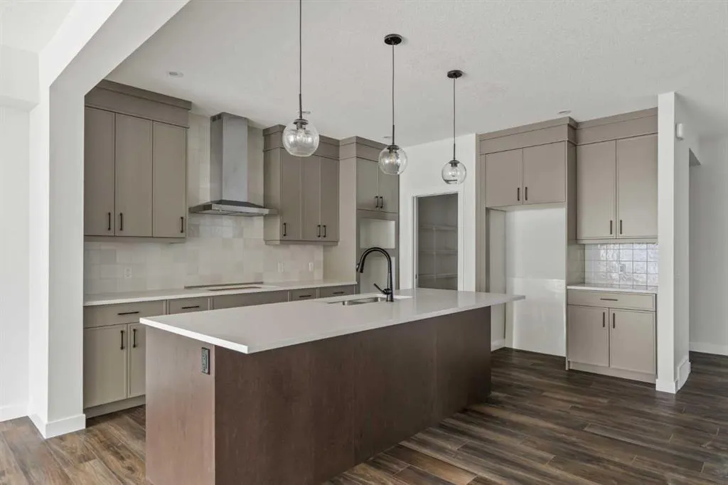 67 Silver Spruce Bay SW