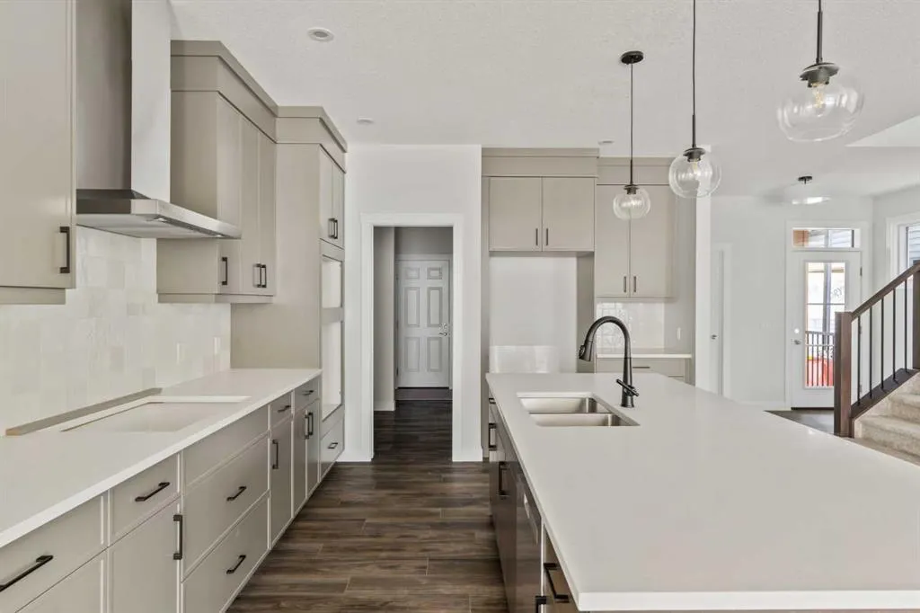 67 Silver Spruce Bay SW