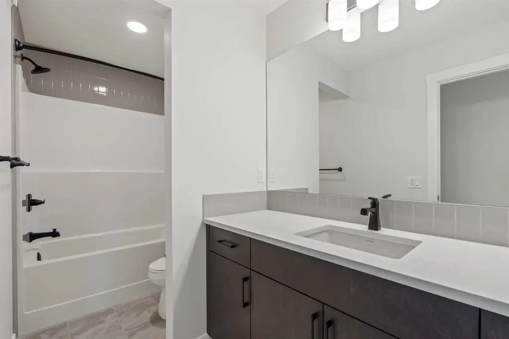 67 Silver Spruce Bay SW