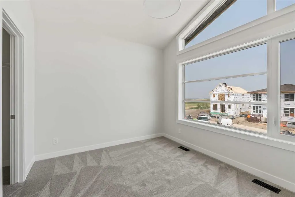 67 Silver Spruce Bay SW