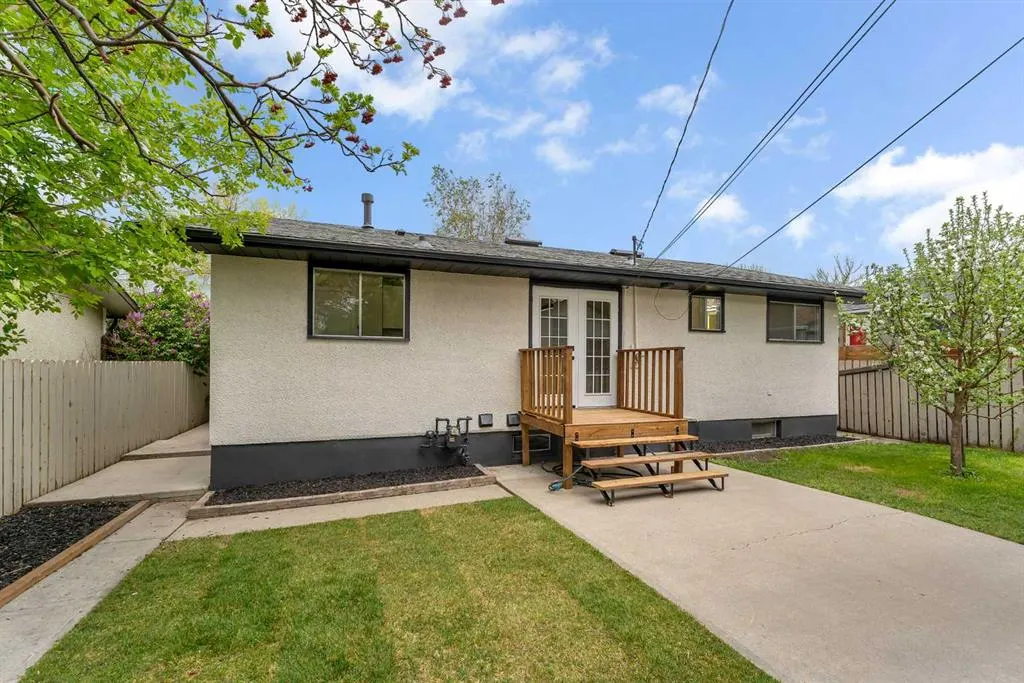 1512 Robson Crescent SE